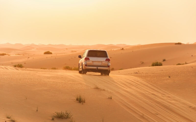 Auto terenowe na pustyni